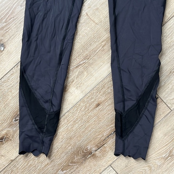 Peloton Move Mission Black Scallop Hem Mesh Panel Leggings - Picture 3 of 9